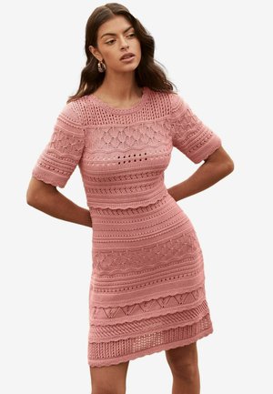 AND FLARE SHORTS SLEEVE MINI - REGULAR FIT - Pletené šaty - pink