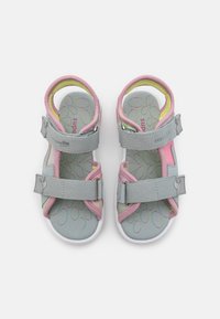 Superfit PEBBLES - Käimissandaalid - light gray/pink
