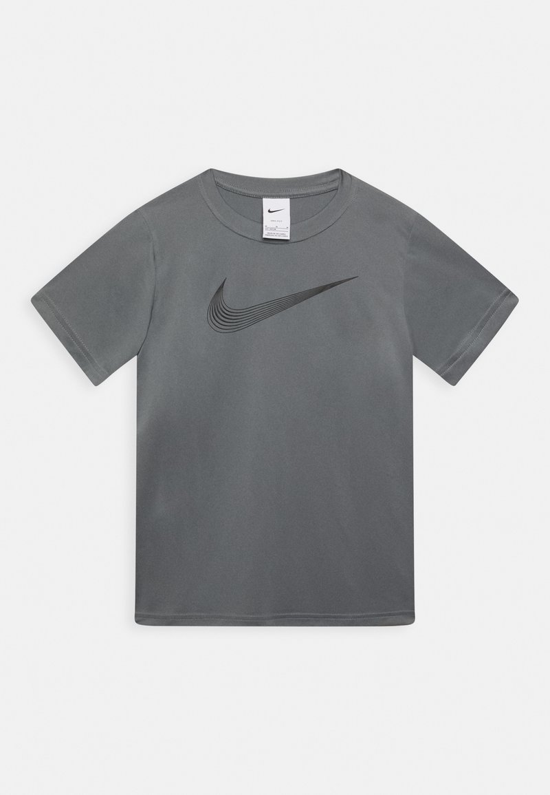 T-shirt Nike grigio a maniche corte realizzato in tessuto morbido, con un grande logo swoosh Nike nero sul petto. Vestibilità regolare, scollo rotondo.