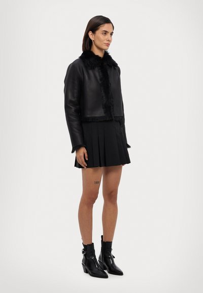 STUDIO ID CROPPED SHEARLING JACKET - Kožnata jakna - black