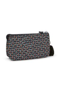 Bolsa con cremallera en tejido oscuro que presenta un patrón geométrico de formas en verde azulado, naranja y crema. Incluye un detalle de pompón negro.