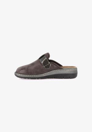 Scarpa slip-on marrone scuro con tomaia in pelle liscia, cuciture a contrasto e suola nera robusta con battistrada rialzato.