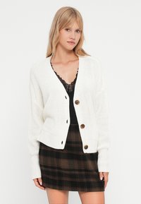 Vero Moda VMLEA V NECK CARDIGAN - Kardigan - cloud dancer