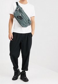 Nike Sportswear Sac banane - khaki
