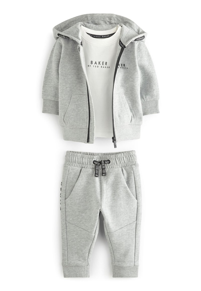 Grau Baumwoll-Zweiteiler bestehend aus einem Reißverschluss-Hoodie mit Taschen und einem kurzärmeligen Shirt, kombiniert mit Hosen mit elastischem Bund und Seitentaschen.