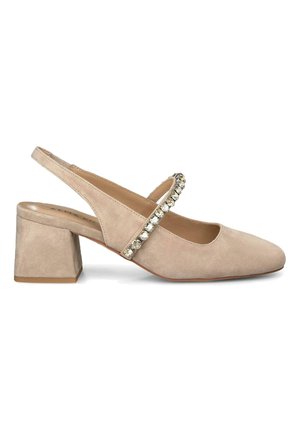 Escarpin en suède beige avec un bout pointu, un talon bloc et une sangle décorative ornée de gemmes transparentes. Texture lisse avec un design minimaliste.