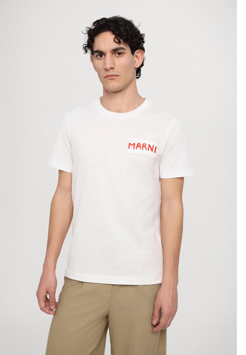 White cotton T-shirt with a round neckline, featuring a red "MARNI" logo on the left chest. Short sleeves and a relaxed fit.