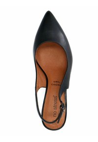 Zwarte schoenen met een spitse neus, voorzien van een open hiel en een inlegzool van traagschuim. Het ontwerp omvat een minimale band met een metalen gesp-accent.