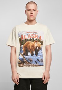 Upscale by Mister Tee T-shirts med print - sand
