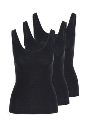 Tre canotte nere semplici senza maniche disposte in una fila sfalsata su uno sfondo bianco.
