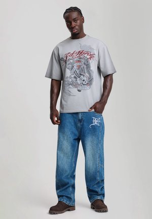 Ed Hardy, MENS OIL WASH STORMING NEW YORK GRAPHIC RELAXED T-SHIRT - Print T-shirt - grey