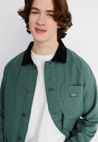Dickies UNLINED CHORE COAT - Kratek plašč - dark forest