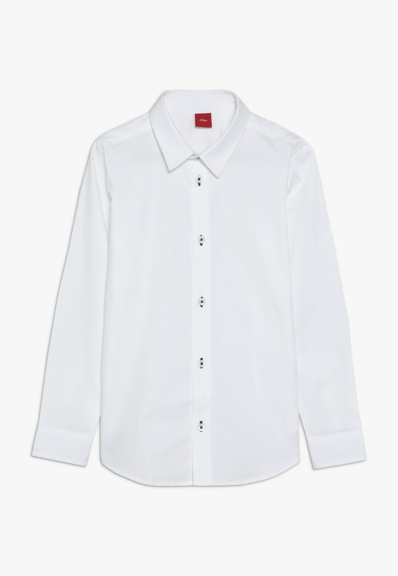 Chemise blanche à manches longues en coton lisse avec un col pointu, une fermeture à boutons sur le devant avec sept boutons, et des poignets boutonnés.