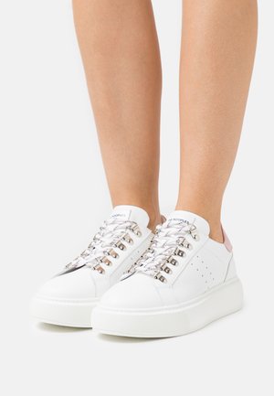 BASKET LACETS MOUCHETTES - Trainers - white/pink