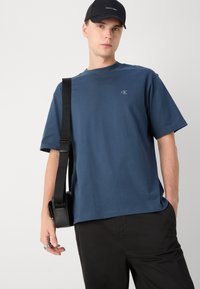 Calvin Klein Jeans HEAVY  - Βασικό μπλουζάκι - ink