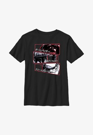 Zwarte katoenen t-shirt met drie grafische panelen met personages en tekst in het Japans. Het ontwerp bevat gedurfde kleuren en gedetailleerde illustraties.