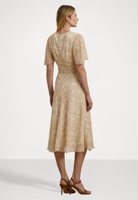 Lauren Ralph Lauren FILSEE SHORT SLEEVE DAY DRESS - Kasdienė suknelė - cream/tan