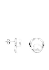 Orecchini a perno in argento con una perla rotonda liscia e un accento in argento a spirale. Finitura lucida, design classico e leggeri.