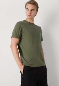 Tommy Hilfiger STACK TEE - T-shirt basic - green
