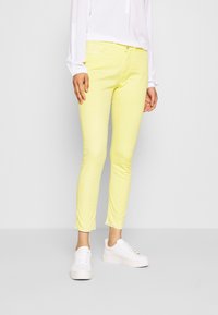 OPUS Vaqueros pitillo - light yellow
