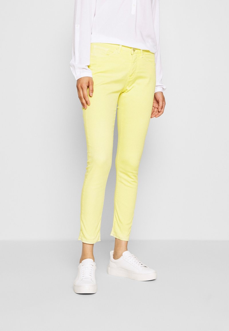 OPUS Vaqueros pitillo - light yellow