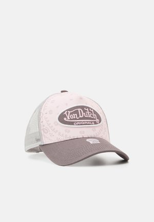 Lyserød og grå Von Dutch Originals baseballkasket med paisley-mønster og netpanel bagpå på ensfarvet hvid baggrund.
