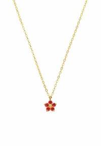 Gouden ketting met een rode bloemenhanger met vijf bloemblaadjes, elk versierd met een glanzende rode edelsteen in het midden en op de uiteinden.