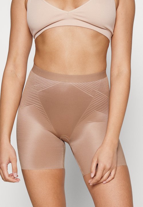 Thinstincts 2.0 Firm Control High-Waist Thigh Shaper in Very Black size L/Petite - Bare Necessities