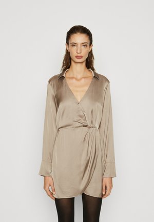 DRAPEY SHIRTDRESS - Robe de soirée - fungi