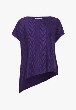 Haut violet à manches courtes avec des motifs de feuilles texturés, présentant un ourlet asymétrique et une finition lisse, semblable à du satin.