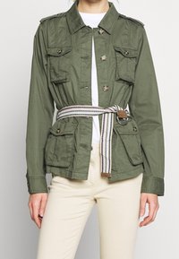 Esprit Tunn jacka - green