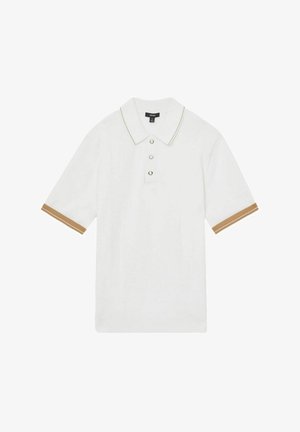 Valkoinen polo-paita lyhythihaisilla, erottuvilla ruskeilla ribbireunoilla, kolmella napilla varustettu napitus ja pehmeä rakenne. Korostettuna kauluksen reunuksella.