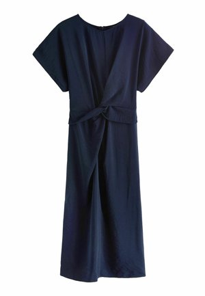 Abito midi blu navy con maniche corte, scollatura rotonda e dettaglio annodato sul davanti in vita, realizzato in un morbido tessuto testurizzato.