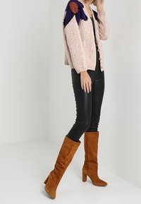 Rich & Royal Vest - beige