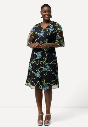 Ulla Popken TEXTURED FLORAL EMBROIDERED LAYERED - Robe de jour - night blue