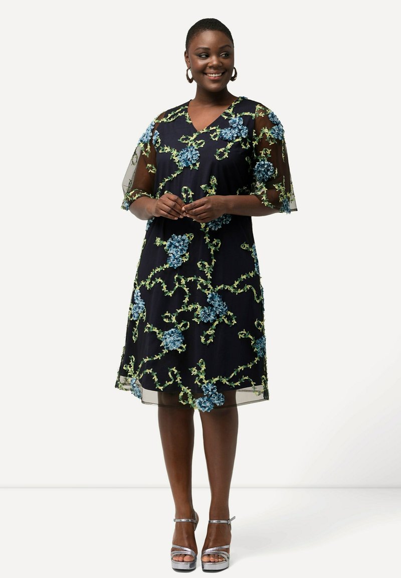 Ulla Popken TEXTURED FLORAL EMBROIDERED LAYERED - Vapaa-ajan mekko - night blue