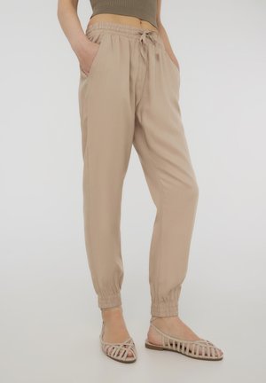 - Spodnie treningowe