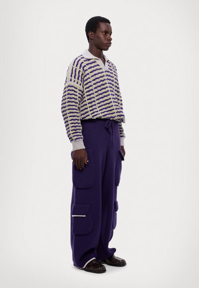 Bonsai SUPER LOOSE FIT PANT UNISEX - Armijas stila bikses - purple