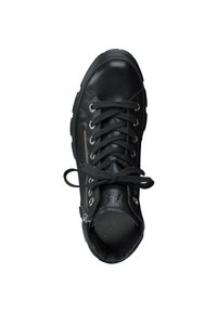Sneaker in pelle nera con punta tonda, lace anteriori, occhielli in metallo, cerniera laterale e suola testurizzata. Interno rivestito in tessuto morbido.