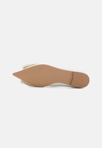 Steve Madden MAGI - Balerina cipők - ivory
