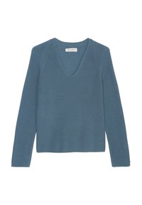 Pull bleu en maille à manches longues avec col en V et texture côtelée, posé à plat avec étiquette de marque visible à l'intérieur du col.