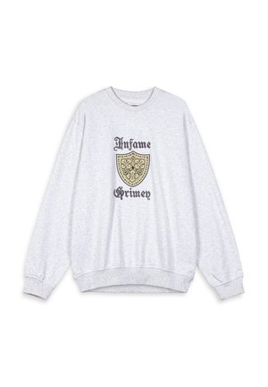 Gray sweatshirt with a crew neck, long sleeves, and ribbed cuffs. Features a shield graphic with the words "Infame Grimey" in black and gold.