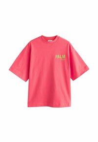 Roze T-shirt met korte mouwen, gemaakt van katoen, met een ronde hals en groene "PALM" tekstgrafiek op de voorkant. Regelmatig pasvorm ontwerp.