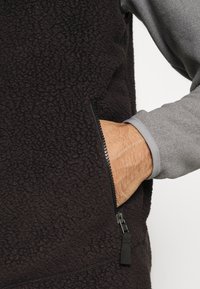 Thumbnail Image 7