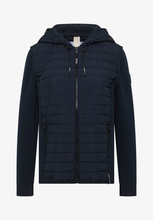 Granatowa pikowana kurtka z kapturem, zapinana na zamek błyskawiczny na całej długości z przodu, z zamykanymi na zamek bocznymi kieszeniami oraz detalami z logo na sznurkach i dole kurtki.