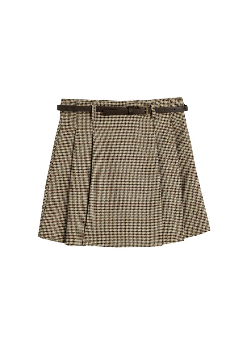 Gonna pieghettata marrone a motivo houndstooth con una cintura marrone. Include una fibbia e una vita strutturata, mettendo in mostra un design e una texture sartoriali.