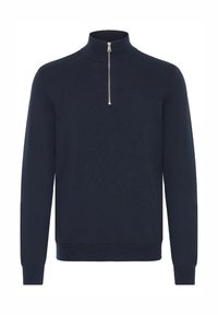 Tengerész kék pulóver magas gallérral és negyed cipzárral, sima kötött anyagból. Testhezálló mandzsettákkal és derékpánttal rendelkezik.