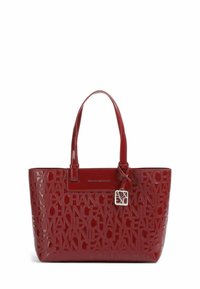 Borsa a spalla in pelle verniciata rossa con design del logo in rilievo, manici doppi e ciondolo con logo in tonalità argento. Forma rettangolare, texture liscia.