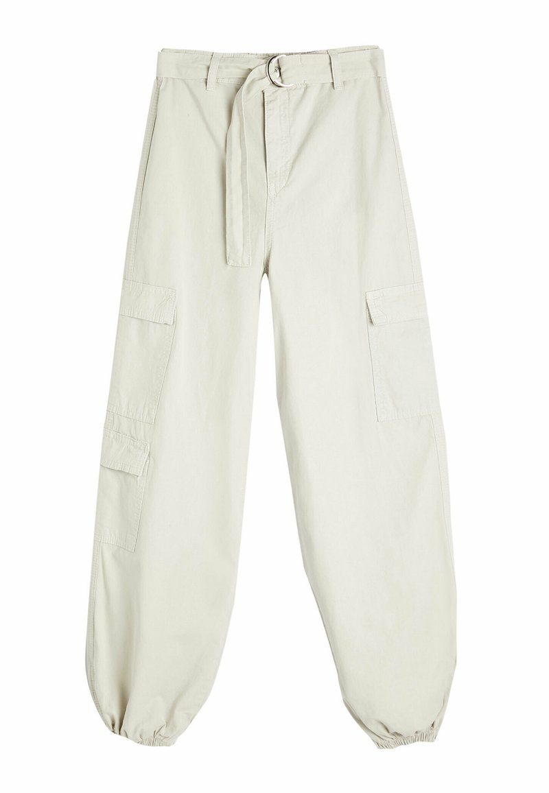 Beiga cargobyxor med en texturerad finish, som har en elastisk midja och muddar, två sidofickor, samt ett bälte med en cirkulär spänne.