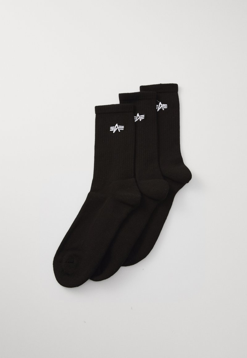 Schwarze Baumwollsocken, gerippte Textur, drei Paare, mit einem kleinen weißen Logo an der Seite, glatte Oberfläche und Design in Knöchellänge.